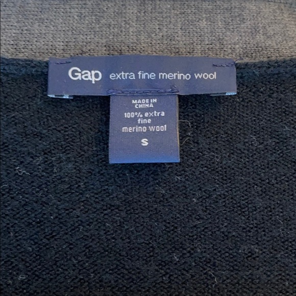 Gap Cardigan - Picture 2 of 4